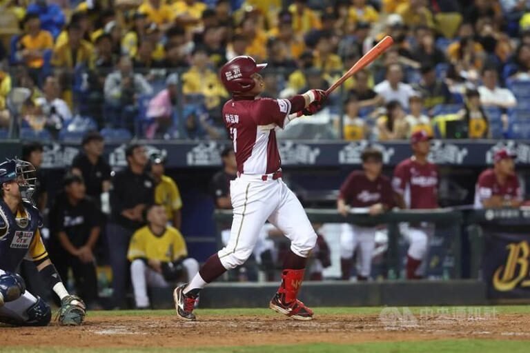 🏆 【78OK娛樂城體育焦點】林泓育38歲冠軍一擊！樂天桃猿延長戰9比7擊敗中信兄弟 奪隊史首冠
